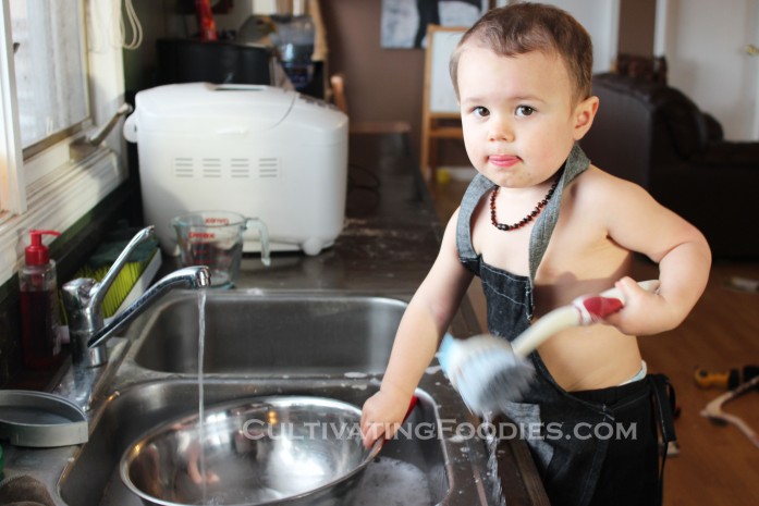 Little Chef doing dishes